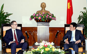 Phó Thủ tướng, BTNG Phạm Bình Minh tiếp Đại sứ Liên hiệp Vương quốc Anh và Bắc Ai-len chào từ biệt